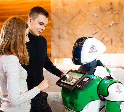 Robot promobot en hoteles Robots-de-servicio-promobot