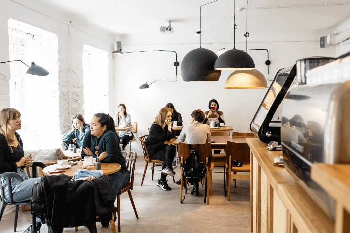 Robot en cafetería